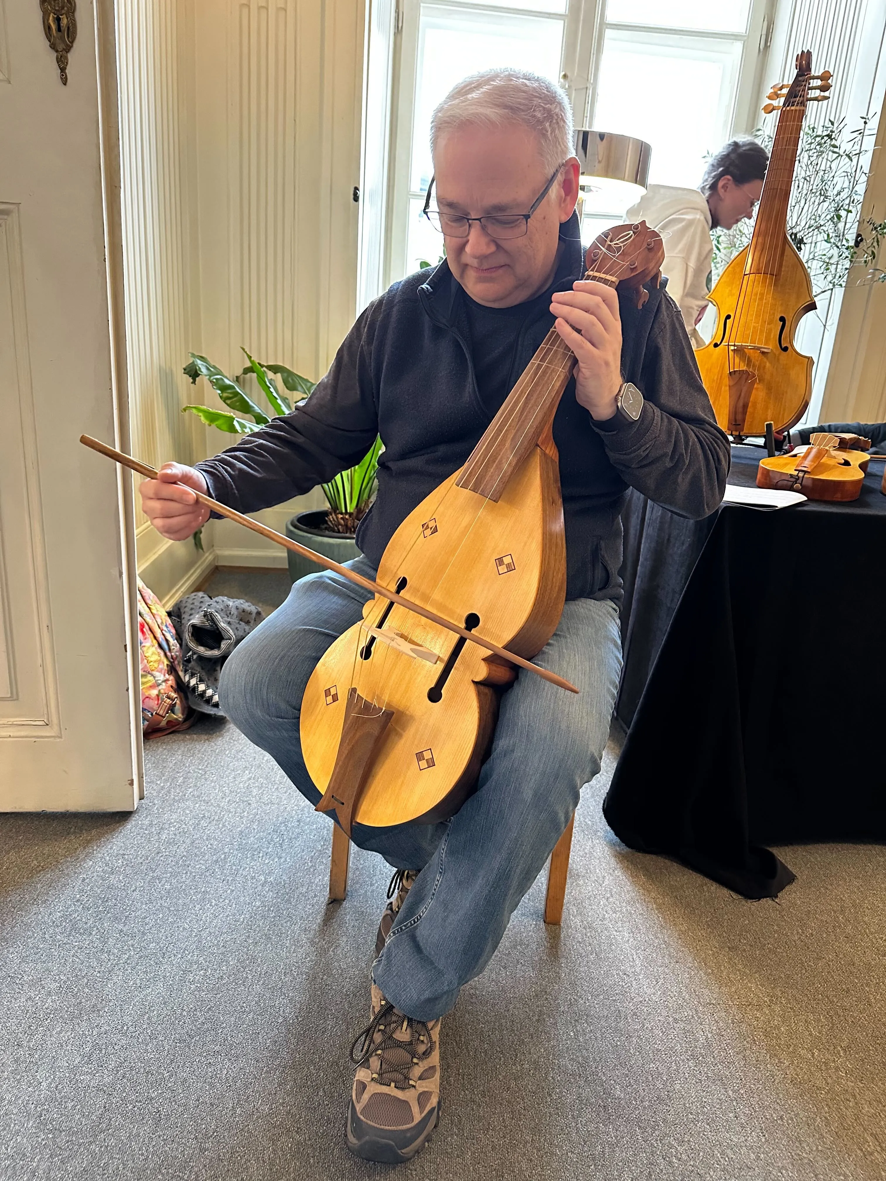 Michael Kumm playing fiddle